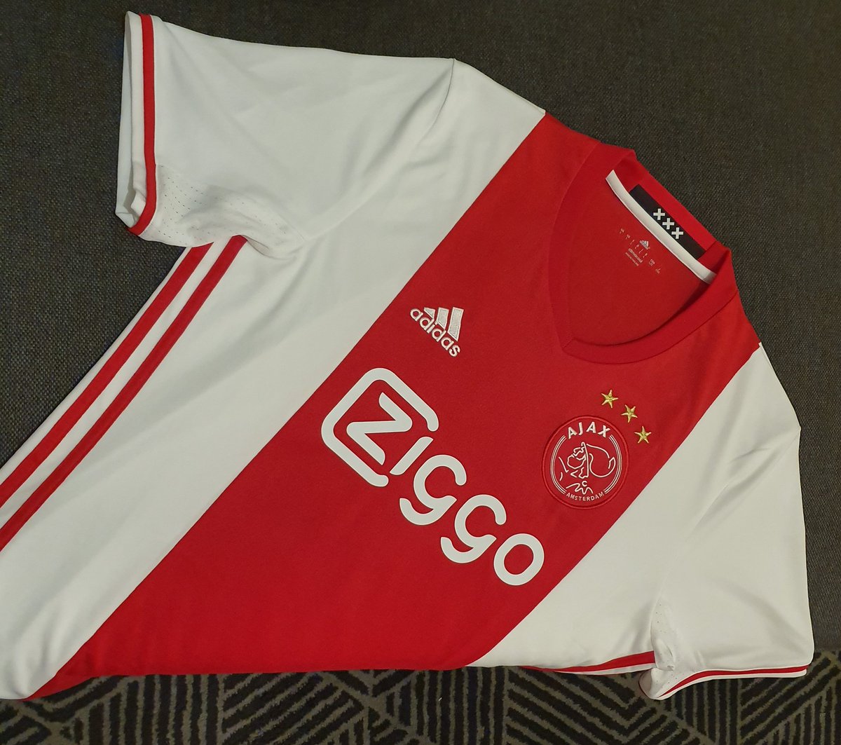 ernashirts tweet media