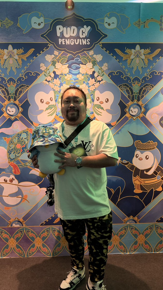 Dandroid84's tweet photo. I'm here at the first official @pudgypenguins event at Catlumpurr in Malaysia 🇲🇾

The Year of The Penguin Asia Tour starts now! @PenguAsia @pudgymalaysia 🐧 https://t.co/1XVJhmAqlo