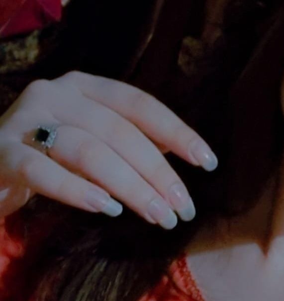 پہن کر اس کے نام کی انگوٹھی 
ہم نے توڑ دیا غرور سب طلبگاروں کا 🫀🫣