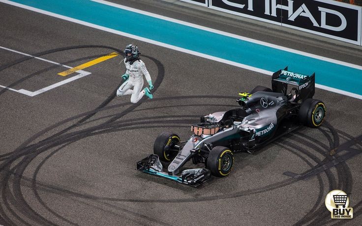 tittilover666's tweet image. Если спросить меня, какие мои любимые фотки Нико Росберга, то я отвечу, что конечно же те, где сработала встроенная в болид система катапультиррвания