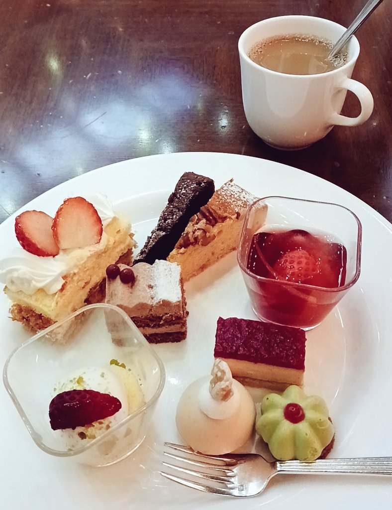 薬の魔物のランクインおめでとうございます🎉✨
薬の魔物で鍛えられているから、なろう小説で500話あっても臆せず読めます。
薬の魔物に出会う前なら尻込みしてたと思う。
薬の魔物より読みごたえあるのは中々無いので、やっぱり今でも私の中の特別です。
#あわいの民エアお茶会