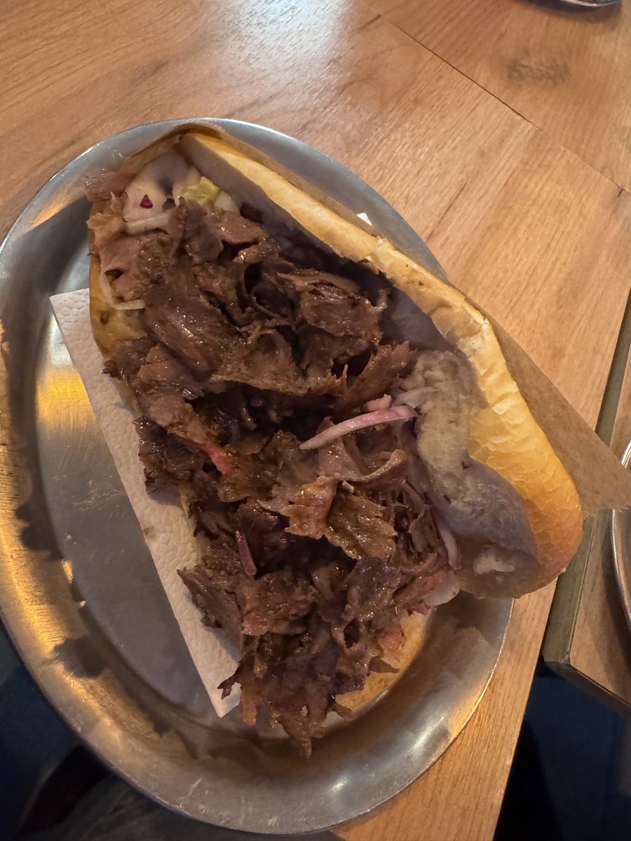 TemettuDiyeti's tweet image. Almanya’da yemiş olduğum bir döneri paylaşayım. Orjinal ET DÖNER, sonra Almanya’da kıyma demeyin.
 
Güncel Fiyatı ise 9 Euro