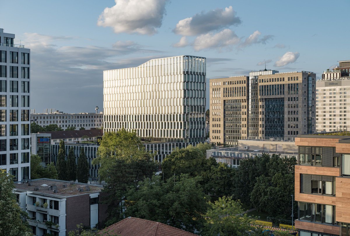 Archello's tweet image. Shed Architecture &amp;amp; Design reworks Alder House through material restraint and spatial clarity.
archello.com/project/lyght 

#CedarCladding #CortenSteel #ResidentialRenovation