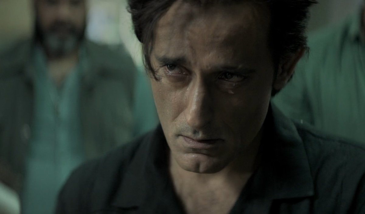 Prince8bx's tweet photo. Every passing day I realise how insanely attentive Aditya Dhar was while writing Dhurandhar

In this scene you see a man in so much pain that he can’t even cry properly....like the emotion is stuck inside him. He wants to let it out but he can’t...yet at the same time he can’t stop the tears either and then he lights a cigarette. The moment it burns his eyes start watering and the tears finally fall

This scene wasn’t added randomly. Aditya Dhar clearly knew what he was doing. He was subtly showing exactly how smokers feel every single year on Budget Day

Detailing at its peak 🙌
