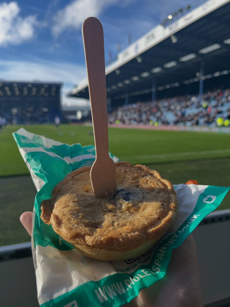 footiepiecharts's tweet image. Away day 15, Pie 14

📍 Fratton Park  , @Pompey 
🥧 Bombay Potato
💴 £16.60  (2 x 🥧 &amp;amp; 2 x 🥤 &amp;amp; 2 x crisps)

#PieCharts #RateMyPie