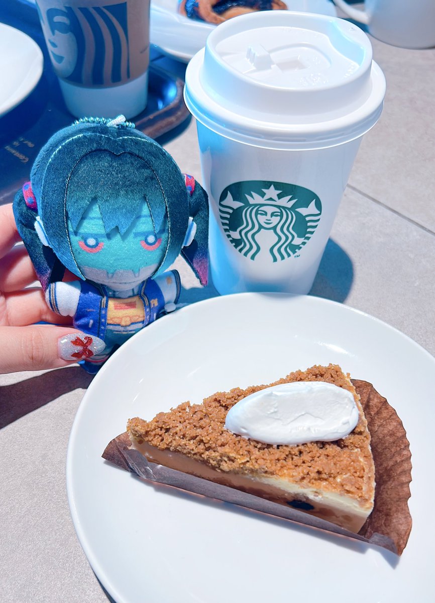 nuts_Wal's tweet image. マキナ、ナッツ&amp;amp;キャラメルチーズケーキだよ