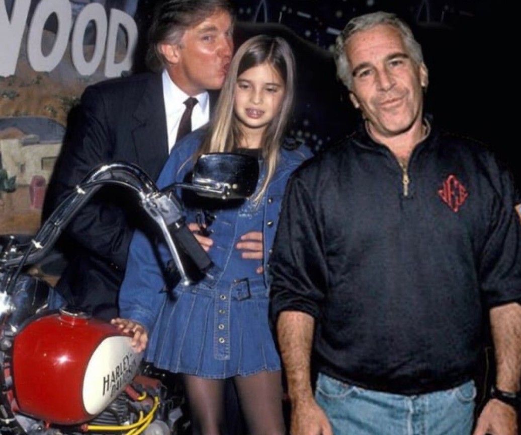 📌 Batı pisliğe battı❗️

Mossad bağlantılı uyuşturucu ve fuhuş baronu pedofili milyarder Jeffrey Epstein'la ilgili 3 milyondan fazla yeni dosya, 2 bin video ve yaklaşık 180 bin görsel yayımlandı. 

Belgelerde Epstein'ın Trump, eski İsrail Başbakanı Ehud Barak'ın yanı sıra, Elon