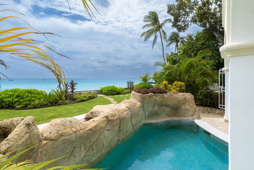 🌴✨ Discover incredible value on Barbados' west coast! Sundance at Old Trees is a beachfront 2-bedroom apt with a plunge pool! Just 5 mins from Holetown's shops &amp; restaurants!
Book in Jan/Feb for complimentary credits! Explore now: bit.ly/4qmmKu3
#Barbados #LuxuryVilla