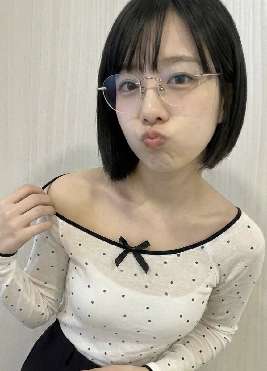 |ω･)ﾁﾗ♡
ちらリズム大橋です！
なんかジャージ姿びみょーだったんでリベンジじゃー🤣
（またお父さん目線のFFさんから怒れそう💦）
#固定ご挨拶 #メガネ