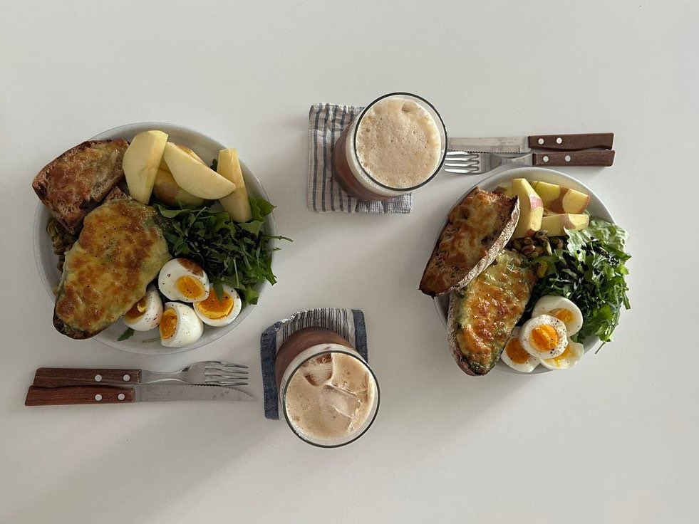 ceelune_'s tweet image. morning routine