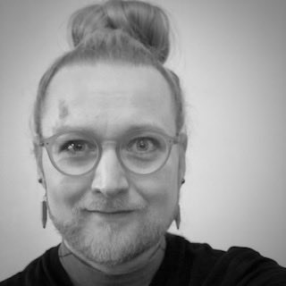 Join us online on Monday 9 Feb for glorious poetry from Ella Frears, Stuart Charlesworth and our fab open mic readers. Tickets &amp; open mic slots available now! eventbrite.co.uk/e/cafe-writers…