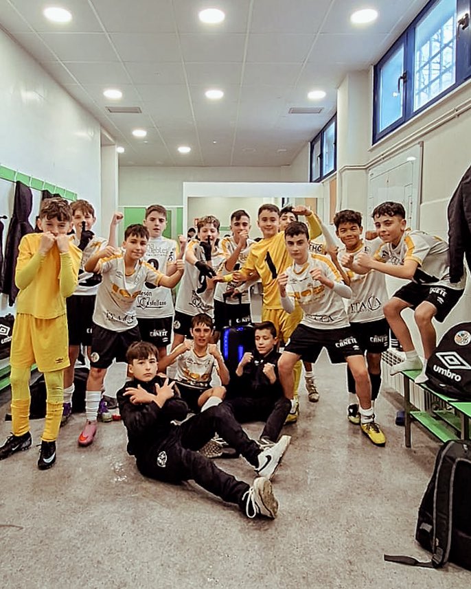 🟢 Brazaletes de la esperanza, 💪🏼 puños arriba, 🥳 vestuario feliz… 🖐🏼

🤍🖤 #𝐔𝐃𝐒𝐀𝐥𝐞𝐀  
🆚 <a href="/USCFbase/">Cantera Unionistas CF</a> (5-0 ✅)

¡Partidazo de este equipazo! 👏🏻

#ElSimboloQueHumaniza
#ContraElCancer 💪🏼🙏🏼💚

#LaUnionDelFuturo 🏳️🏴