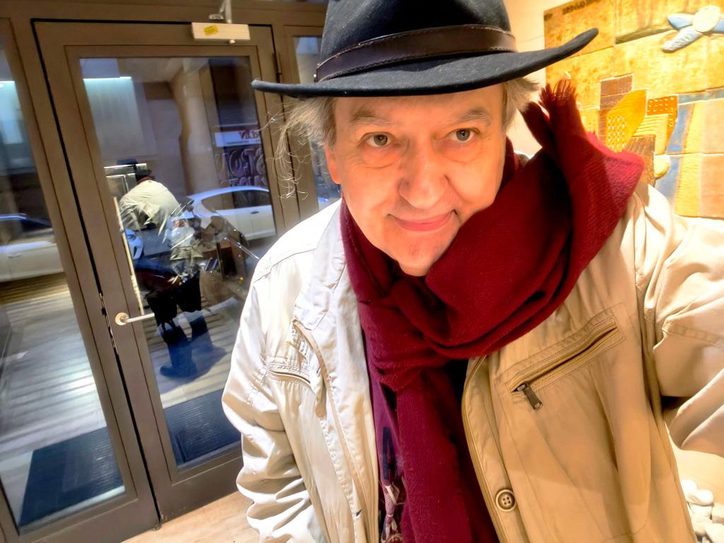 Desde mi Universo, desde la confianza, desde la experiencia de lidiar con lo adverso. Abro campo, juego por la banda, escapo de marcas
Carlos Villarrubia 
<a href="/VillarrubiaSong/">Carlos Villarrubia</a>