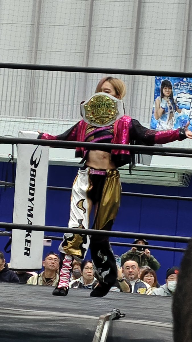 konwatjpwoshi's tweet image. #プロレスの聖地復活 
メインの #雫有希 #KONOHA VS #海乃月雫 #若葉きらり の１戦は贔屓目抜きに面白かった！
関東で試合を観られる機会の少ないKONOHA選手が引退前に観られた事も大きいがそれを抜きにしても若手３人のガムシャラさに雫選手の説得力のある重い攻撃
スピード、高さ、変化、技の説得力