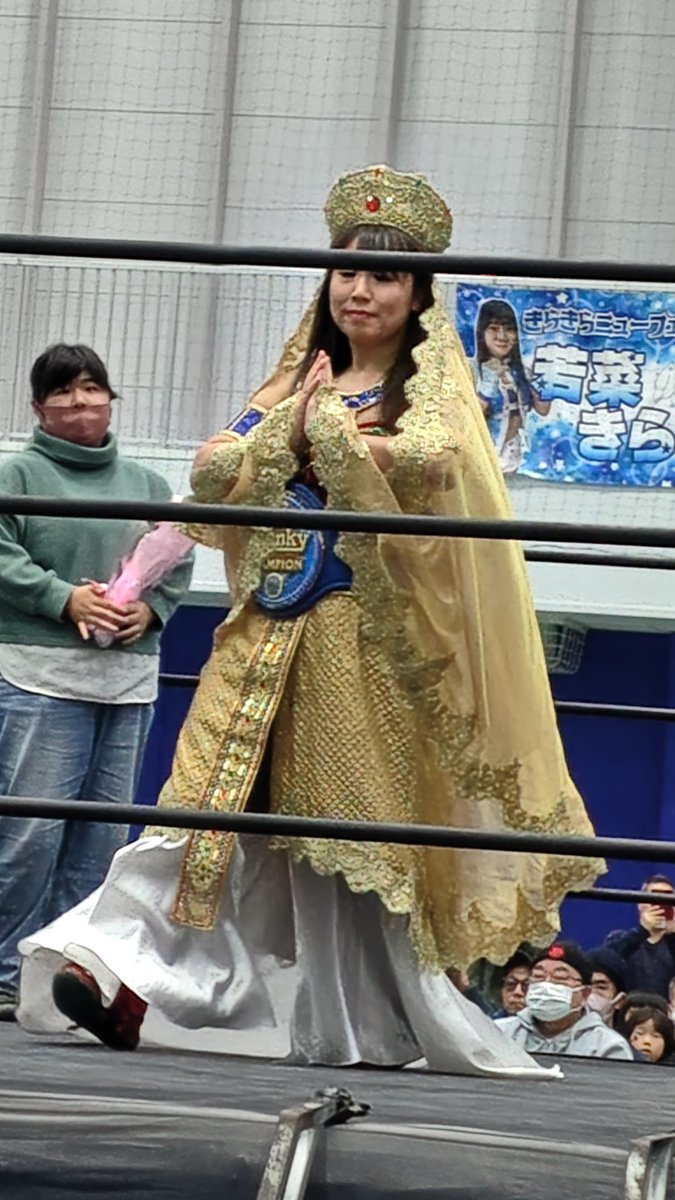 konwatjpwoshi's tweet image. #プロレスの聖地復活 
メインの #雫有希 #KONOHA VS #海乃月雫 #若葉きらり の１戦は贔屓目抜きに面白かった！
関東で試合を観られる機会の少ないKONOHA選手が引退前に観られた事も大きいがそれを抜きにしても若手３人のガムシャラさに雫選手の説得力のある重い攻撃
スピード、高さ、変化、技の説得力
