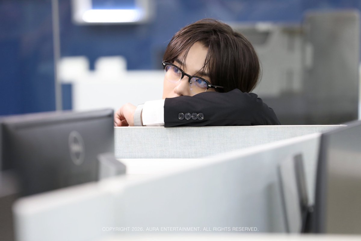 BAER FAN KIT BEHIND PHOTO (3) 

#배진영 #BAEJINYOUNG