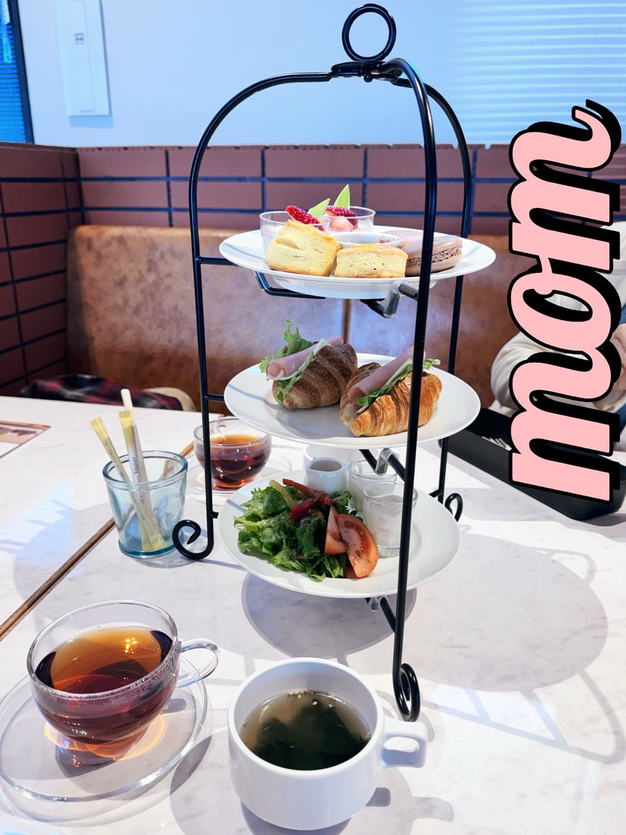 teaya3's tweet photo. 今日はマムと朝食付きのいちご狩りに行ってきました！品種は日替わりプランで、この日はスカイベリー！粒が大きくとってもジューシー🍓贅沢な時間でした！ https://t.co/rzzzIt5n3B