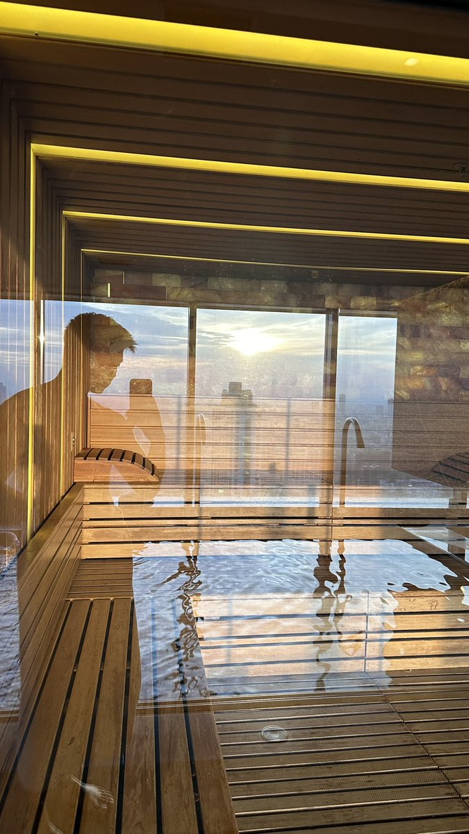 Ubiiyy's tweet image. Staycation things