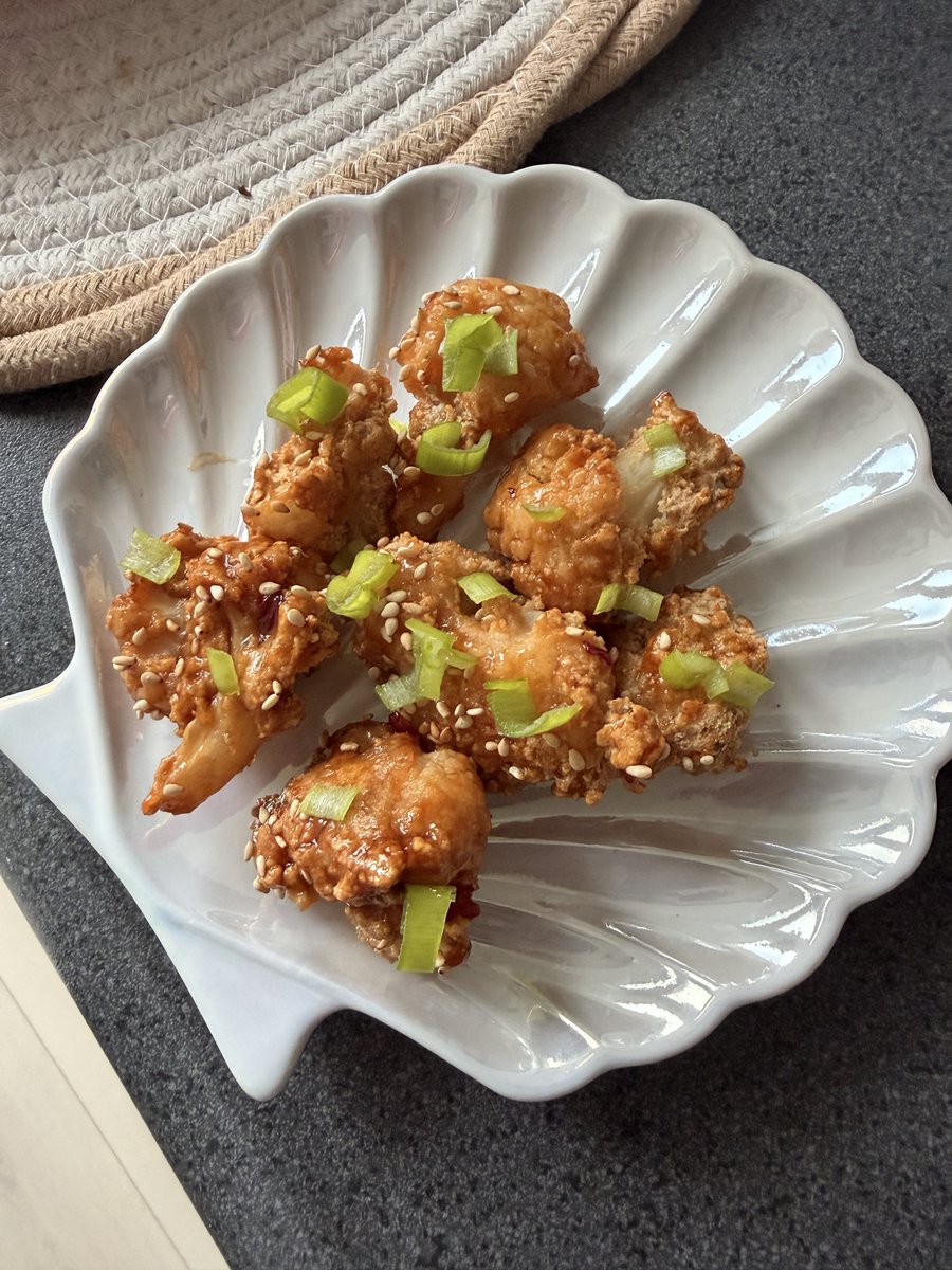 devinity111's tweet image. Bloemkool bites uit de airfryer 😋