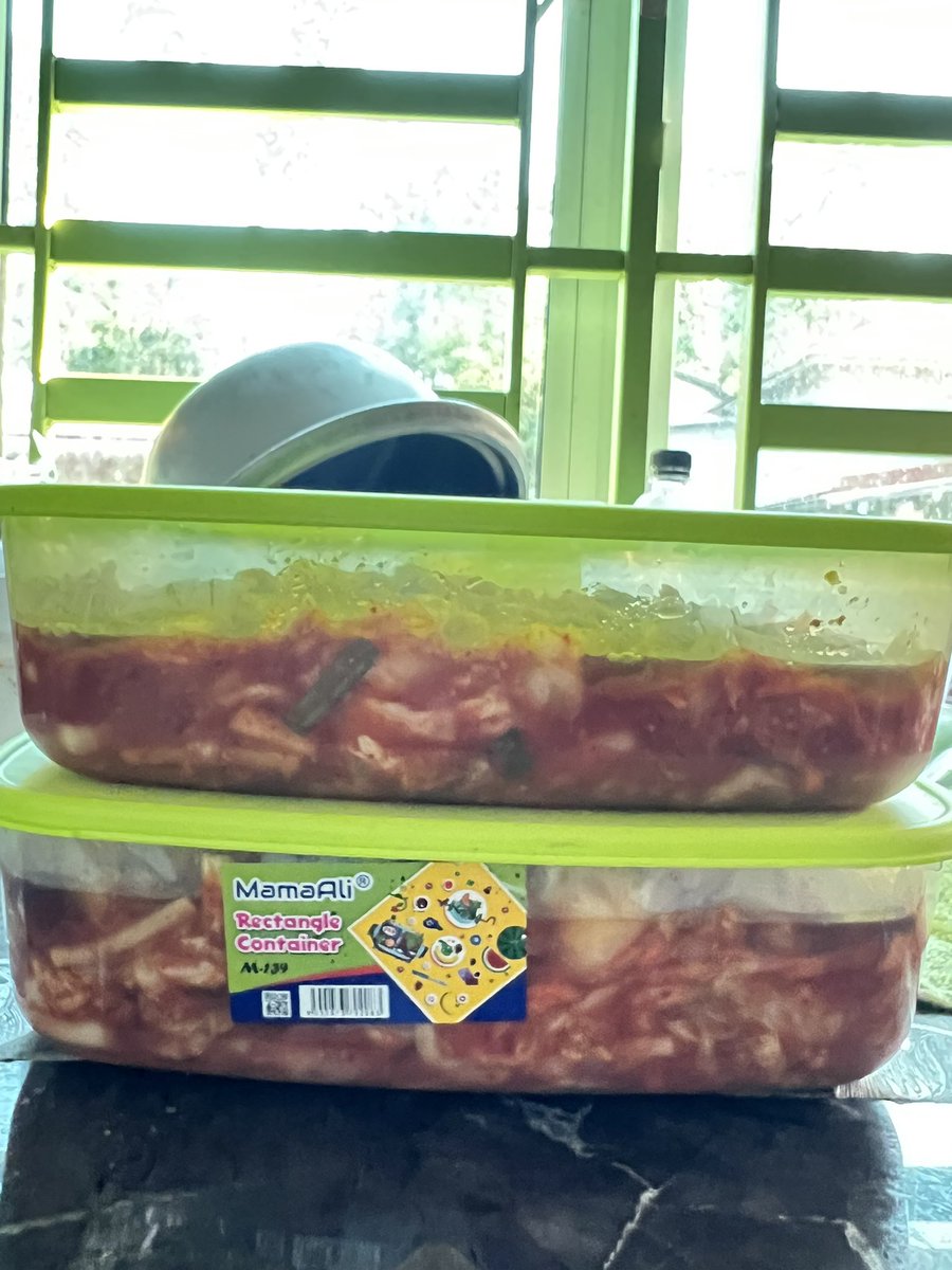 atinsha_'s tweet photo. Menantu hantu buat apa kat rumah mak mentua??

I buat stock kimchi untuk mak mentua i. Korang aderrr? Hahhahahaha￼ https://t.co/wKhEckOBan