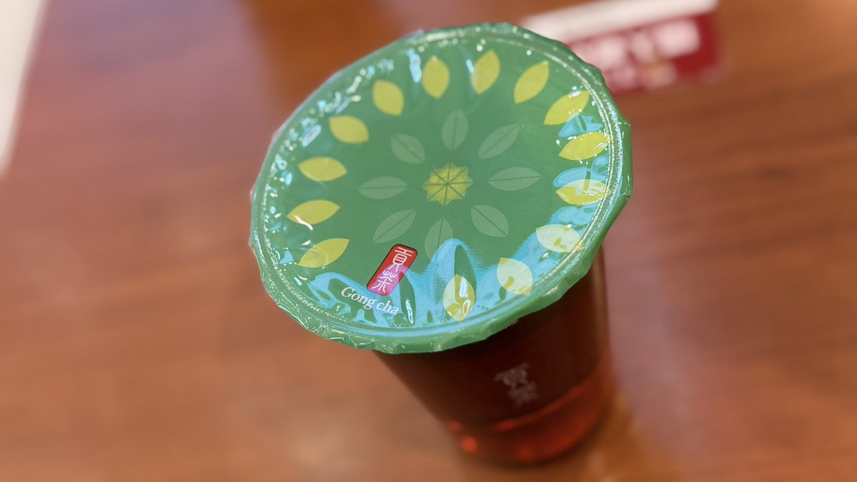 ティタイム♪
大好きな烏龍茶甘さ少なめ。