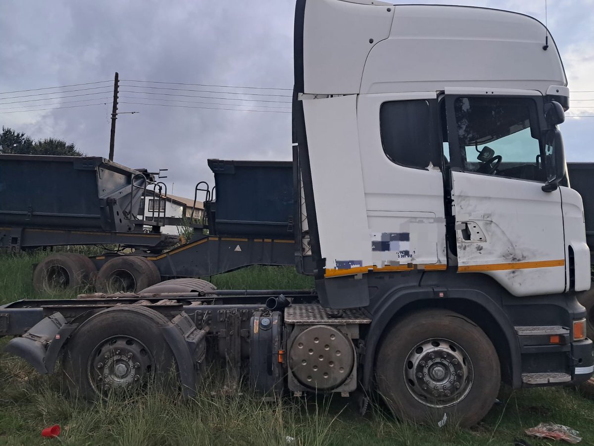 TheTruthPanther's tweet image. Two Illegal Foreigners from Malawi and Zimbabwe Arrested in Belfast After Police Recover Stolen Gauteng Truck

Police have arrested two suspects in Belfast, Mpumalanga, for possession of suspected stolen property after a stolen truck was traced to a residential address. The…