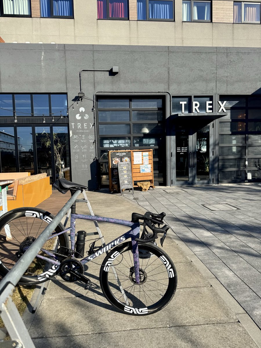 maqlo's tweet photo. 今日はTrexKawasakiに初訪問🚴店内に自転車停められるのありがたいですな🙏
あと何気に川崎側のタマ��イ初めて走ったけど道広くて走りやすかった☺️ https://t.co/M6dJHSRIDE