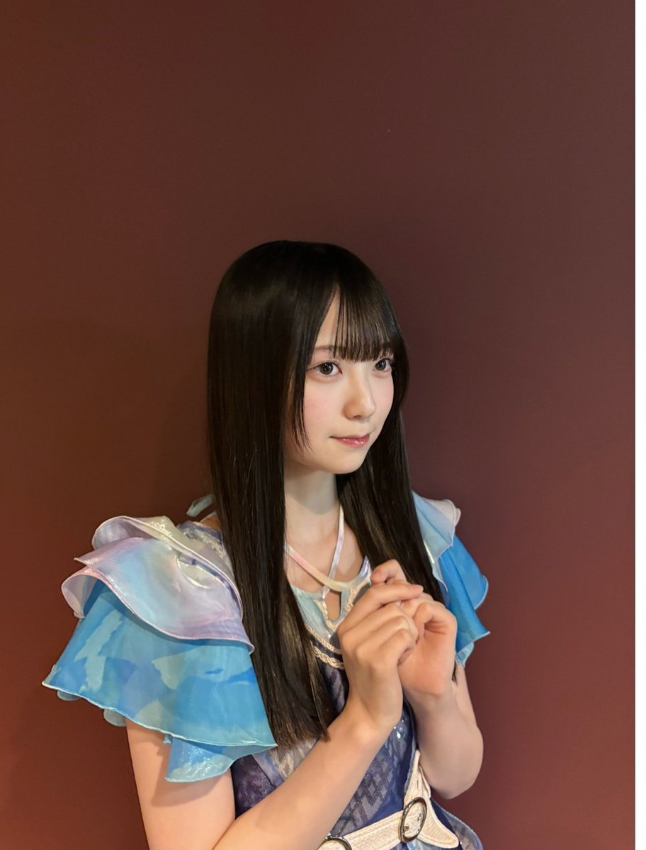 明日誕生日の加藤史帆ちゃんのロックTシャツを着てくる 日向坂五期生の