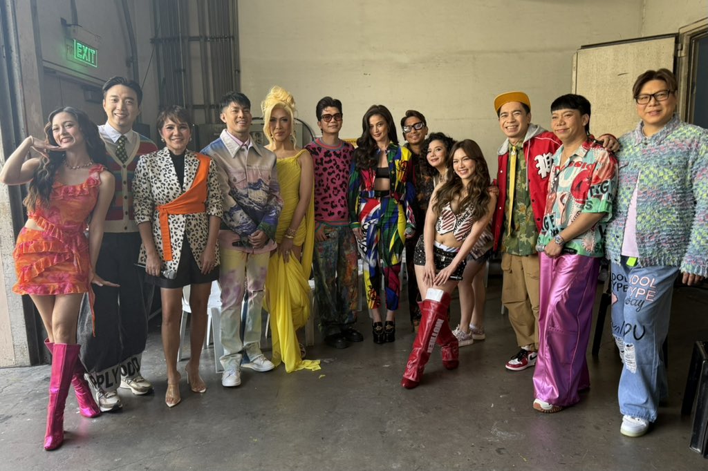 VhongX44's tweet photo. Showtime Fam sa ASAP! 🙏🏻❤️
#ALL2GETHERKAPAMILYA https://t.co/65EtdL2EBw