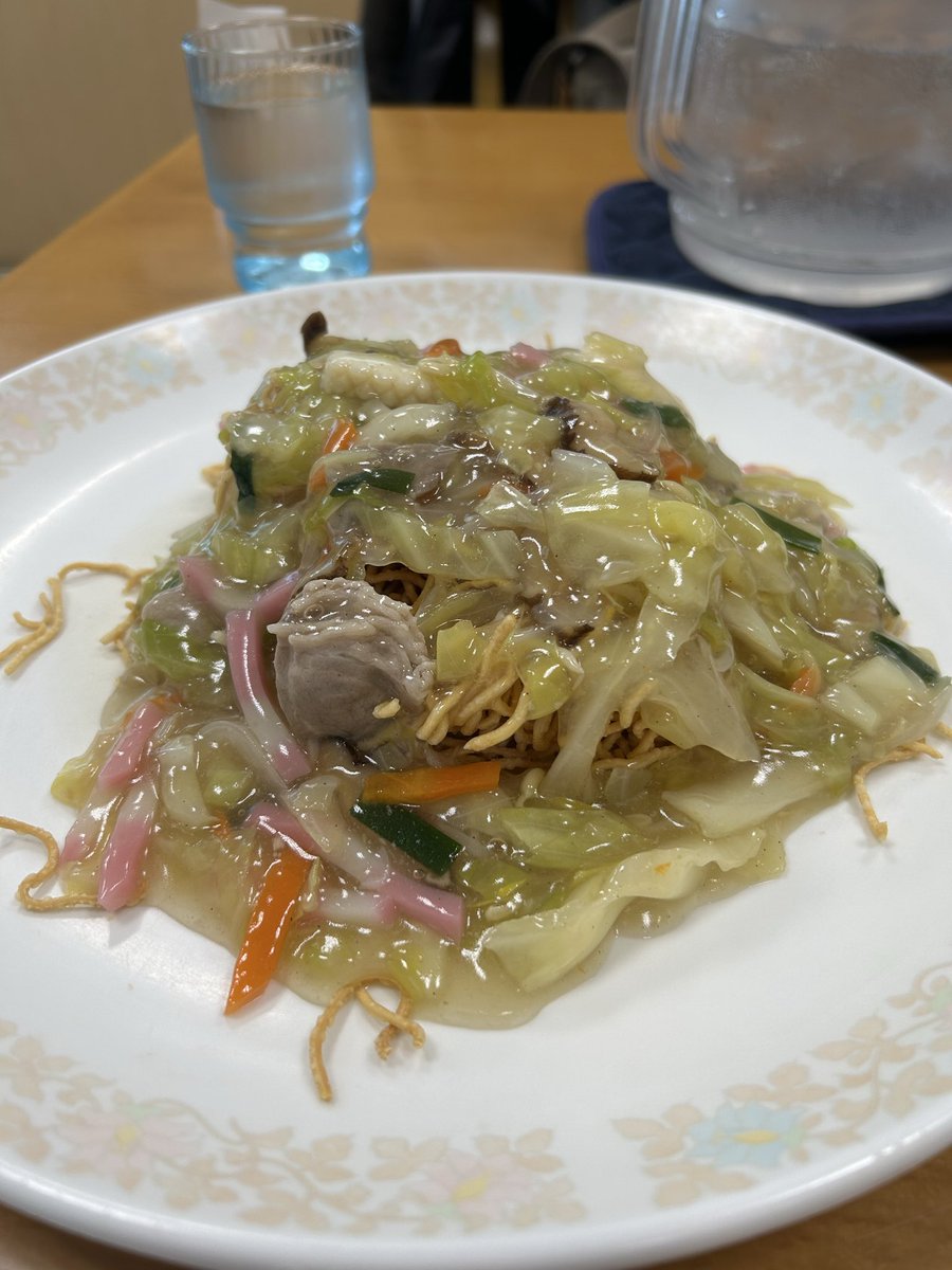 yaotatsu's tweet photo. 鹿児島滞在も残りわずか。
旅の〆は空港の山形屋食堂で焼きそば。そのまま食べても美味しいけど、三杯酢かけるのも超美味しい😋 https://t.co/V3ETukpgZs