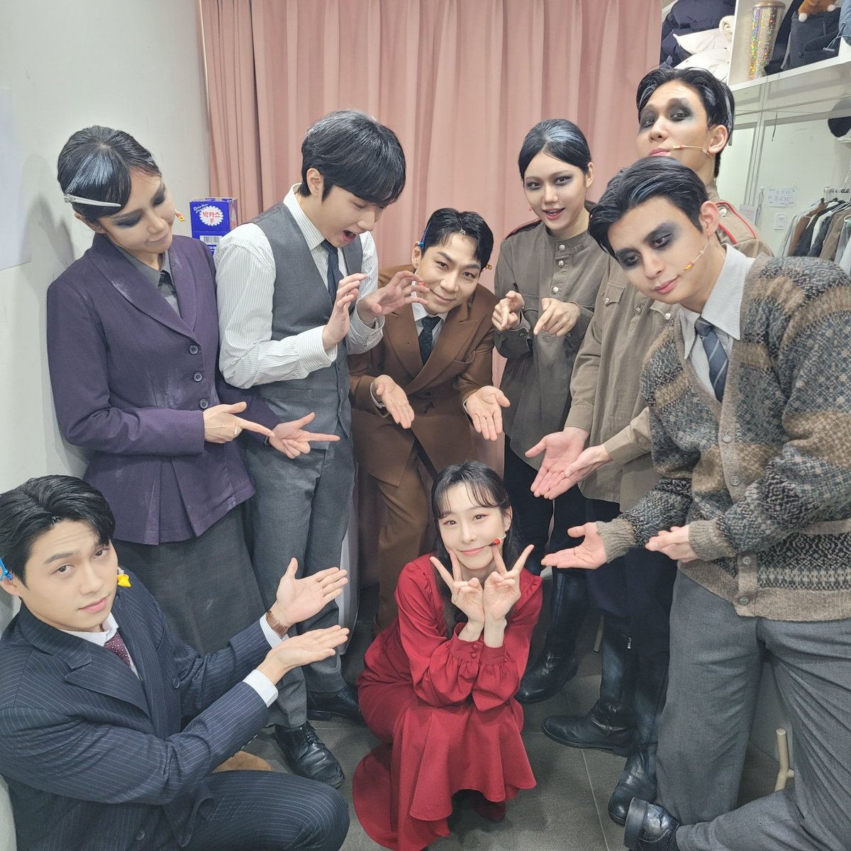 [뮤지컬 #미드나잇액터뮤지션]

🕰️2월 1일(일) 2시

오늘의 캐스트 단체사진 공개!

#이승현 #이승준 #김서연 #선주연 #설다혜 #김민성 #최규식 #김동빈 
_ 
𝟮𝟬𝟮𝟱.𝟭𝟮.𝟭𝟯-𝟮𝟬𝟮𝟲.𝟯.𝟭𝟱 
예스24아트원 1관