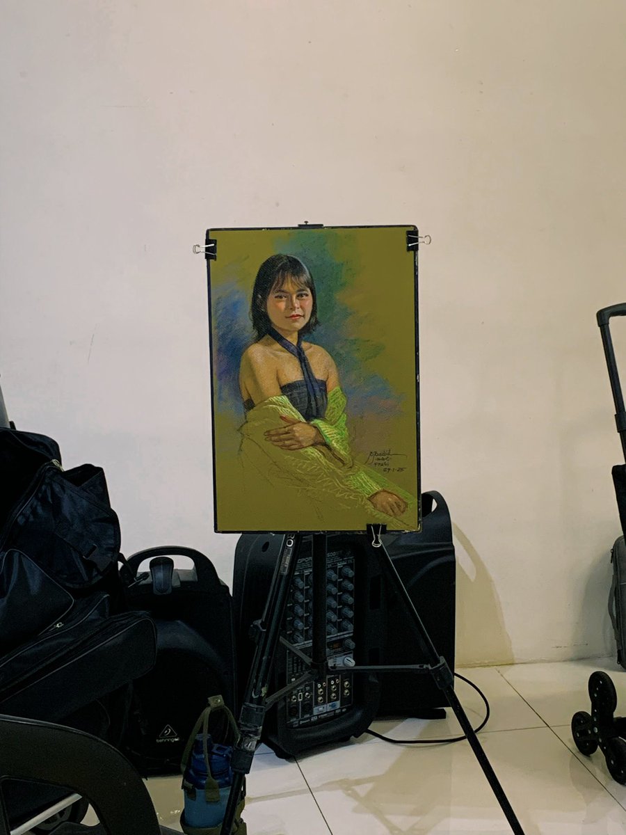 mokugekisha48's tweet image. MNL48's Chelle Abrio became the subject of the Filipino Portrait Artists Guild's (FilPAG) first live portrait session of the year as their guest sitter on January 29 at the Gateway Gallery Studio.

(📷: MNL48 Chelle/Facebook)

#MNL48 
#MNL48Chelle 
@mnl48official