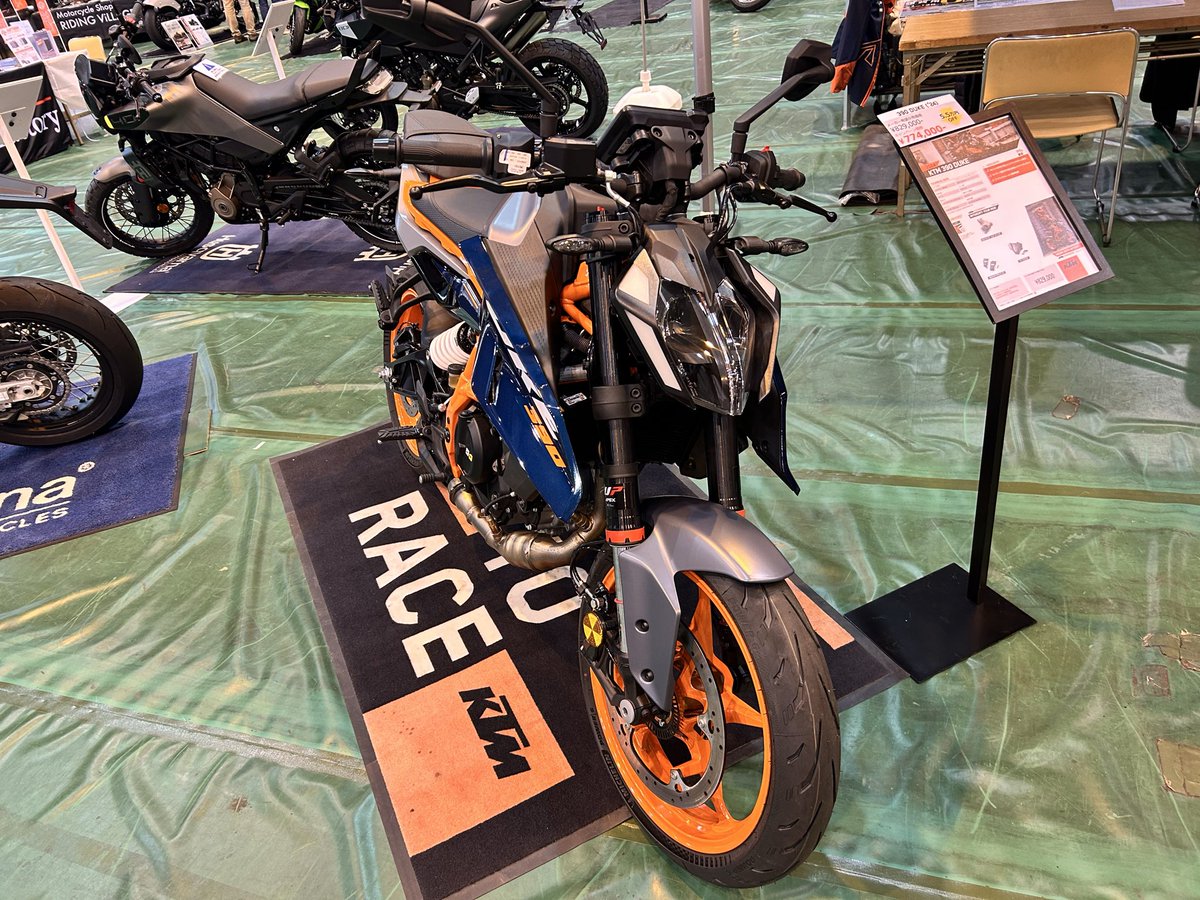 かっちょえ。
めちゃかっちょえ。
どれにしようかしら（免許🈚️）
R25もCBRもDukeもみんなかっちょええのよね（免許🈚️）
いや迷うわね（免許🈚️）