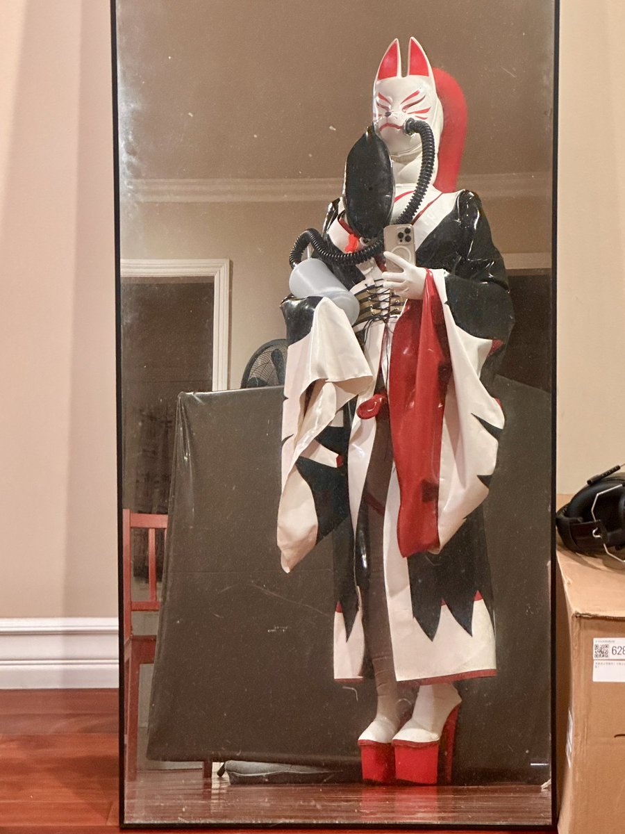 我们仍未知道那天岁是如何一人穿脱的和服和胶狐狸

——说不定他再也没脱下来？

#岁的认证