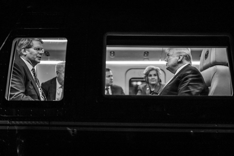 Street_Insights's tweet photo. 米国に当てはめて考えると、状況が一段と分かりやすくなりますね。トランプ大統領の「放言」を、ベッセント財務長官が一貫して火消しに回ってきました。

25年4月と7月にトランプ大統領がパウエルFRB議長の解任を示唆すると、ベッセント氏が早々に否定。直近ではトランプ氏が「（ドル安は）すばらしい！」と発言した後、ベッセント氏が「（介入は）断じてない」とドル全面安の流れを止めました。

高市首相は責任感が強く、自らの発信力を積極的に活用する傾向がおありです。しかし、米国のパターンを踏まえると、為替については片山財務相に一本化された方がよろしいかと存じます。