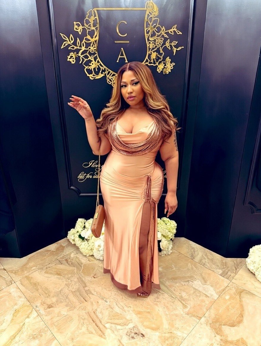 thebarbiesource's tweet image. Mother looking 😍😍