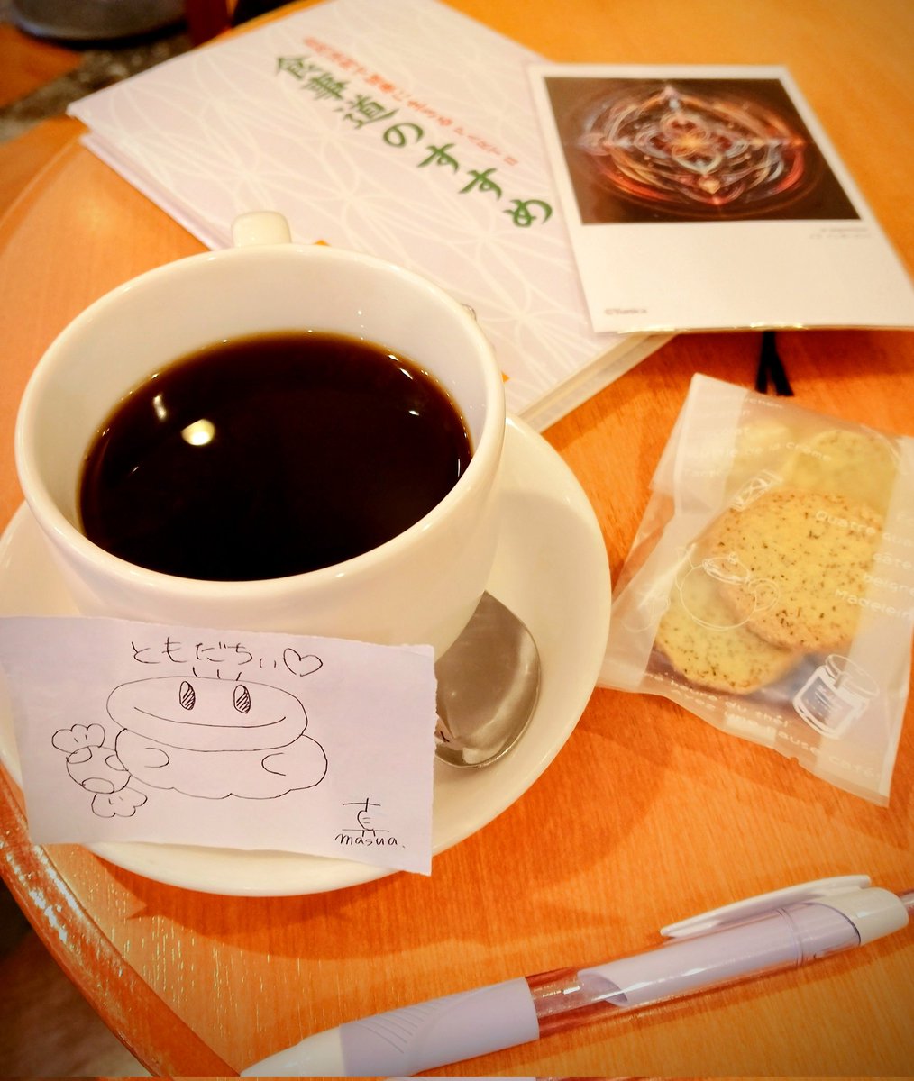 masua_'s tweet photo. 作品展示されたり、写真撮ってもらったりしました。食事道の本を参考に食事改善と思うのですが、なかなか出来てません。でも丸山修寛先生の電磁波対策アイテムとかゼロ磁場ペンダントをくっつけて遊んでたら、お腹のガスがすごい抜けて便通気になる日でもよく出てくるように。これはかなり面白かった☺ https://t.co/fvc3bp7uLZ