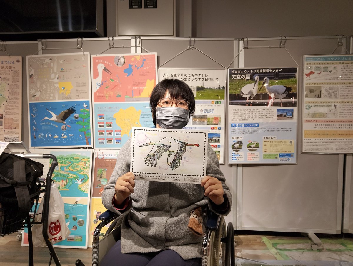 masua_'s tweet photo. 作品展示されたり、写真撮ってもらったりしました。食事道の本を参考に食事改善と思うのですが、なかなか出来てません。でも丸山修寛先生の電磁波対策アイテムとかゼロ磁場ペンダントをくっつけて遊んでたら、お腹のガスがすごい抜けて便通気になる日でもよく出てくるように。これはかなり面白かった☺ https://t.co/fvc3bp7uLZ