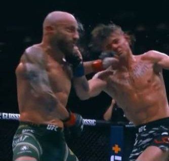 Kristophurious's tweet photo. UFC when I'm watching alone VS 
UFC when watching with friends (#UFC325): https://t.co/aQYt8J1Zkh