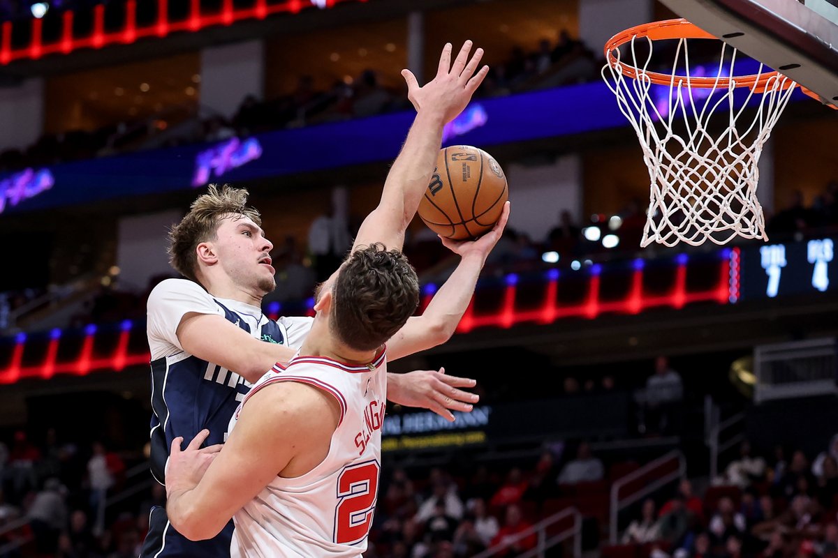 OptaSTATS's tweet photo. Cooper Flagg over his last two games:

83 points
22 rebounds
61.1 FG%

He joins Bob McAdoo (March 1973) and Walt Bellamy (January 1962) as the only rookies in NBA history to reach each of those marks over a two-game span. https://t.co/krdOwHkmTs