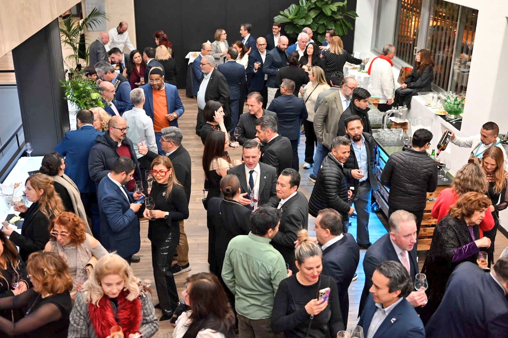 IMPORTANTE PRESENCIA DE COMITIVA DE SKÅL NACIONAL MÉXICO ENCABEZADA POR SU PRESIDENTE RODRIGO ÁLVAREZ EN "MEET TOGETHER FITUR 2026"

Como ya es tradición anualmente, se llevó a cabo el "Meet Together Skål FITUR 2026" en el Hotel Chamartín The One, un encuentro con Skålegas de