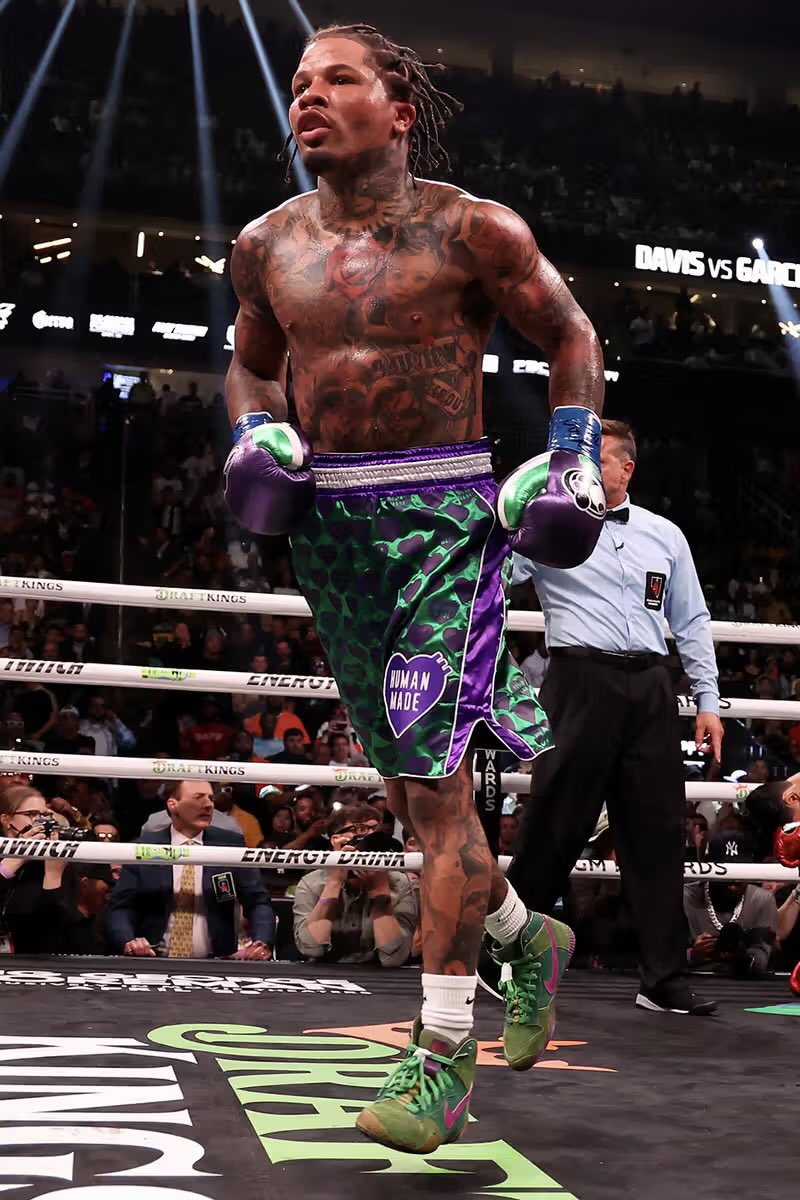 Chillaccountd's tweet image. Gervonta Tank Davis the face of boxing 🥊 is a inspiration and a trend setter he is the first one to wear designer brands as shorts and now Shakur his son is copying him by wearing “who decide war” outfit. Tank owes him and did it first 😭