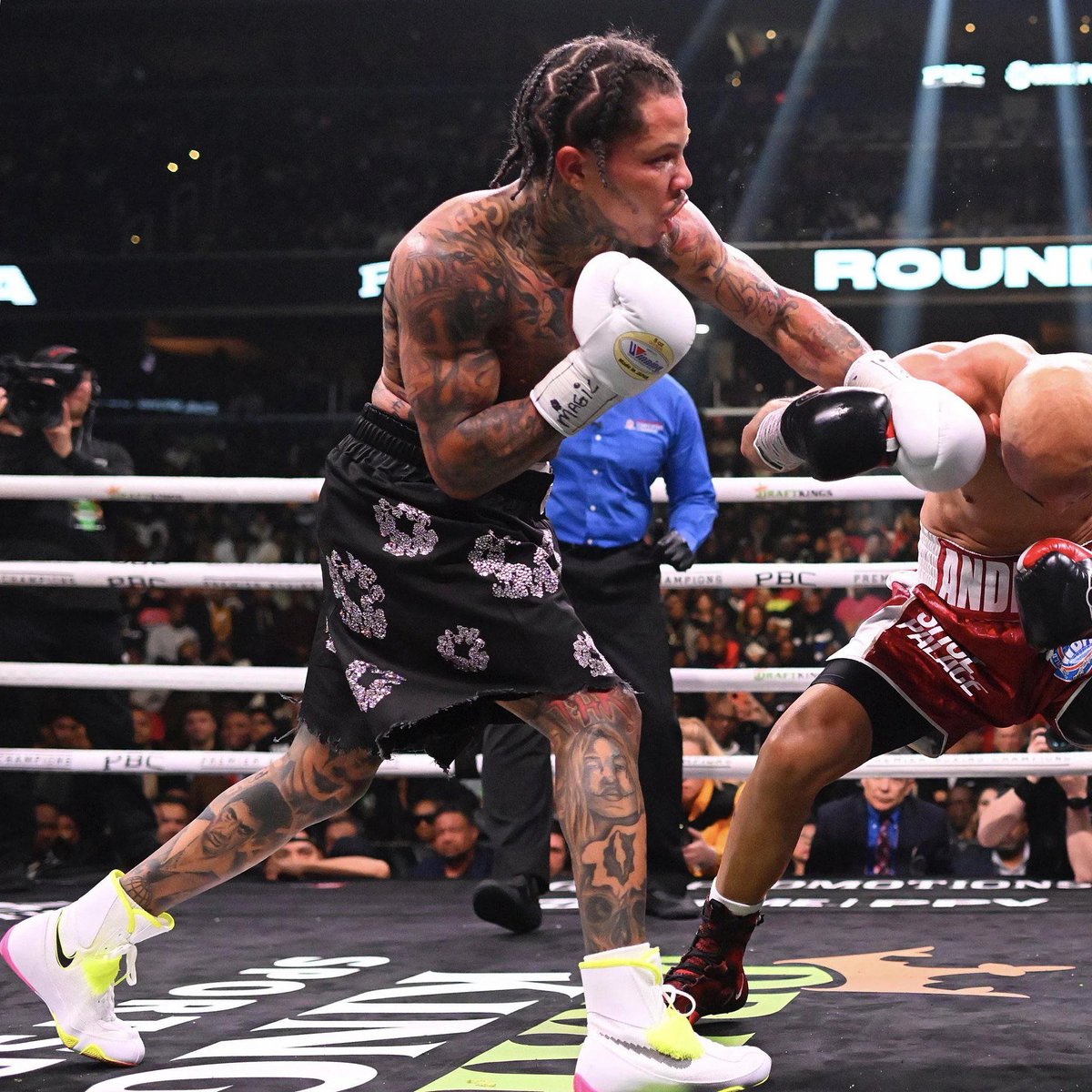 Chillaccountd's tweet image. Gervonta Tank Davis the face of boxing 🥊 is a inspiration and a trend setter he is the first one to wear designer brands as shorts and now Shakur his son is copying him by wearing “who decide war” outfit. Tank owes him and did it first 😭