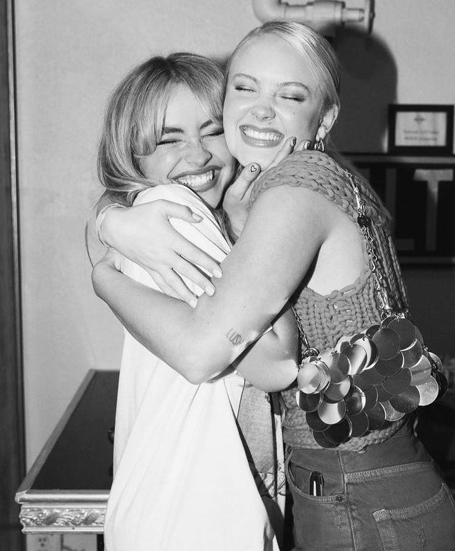 yourlivslike's tweet photo. SABRINA AND ZARA WILL TAKE HOME THE GRAMMYS THEY DESERVE 🕯️🕯️🕯️✨✨ https://t.co/Mic1CzB2zU