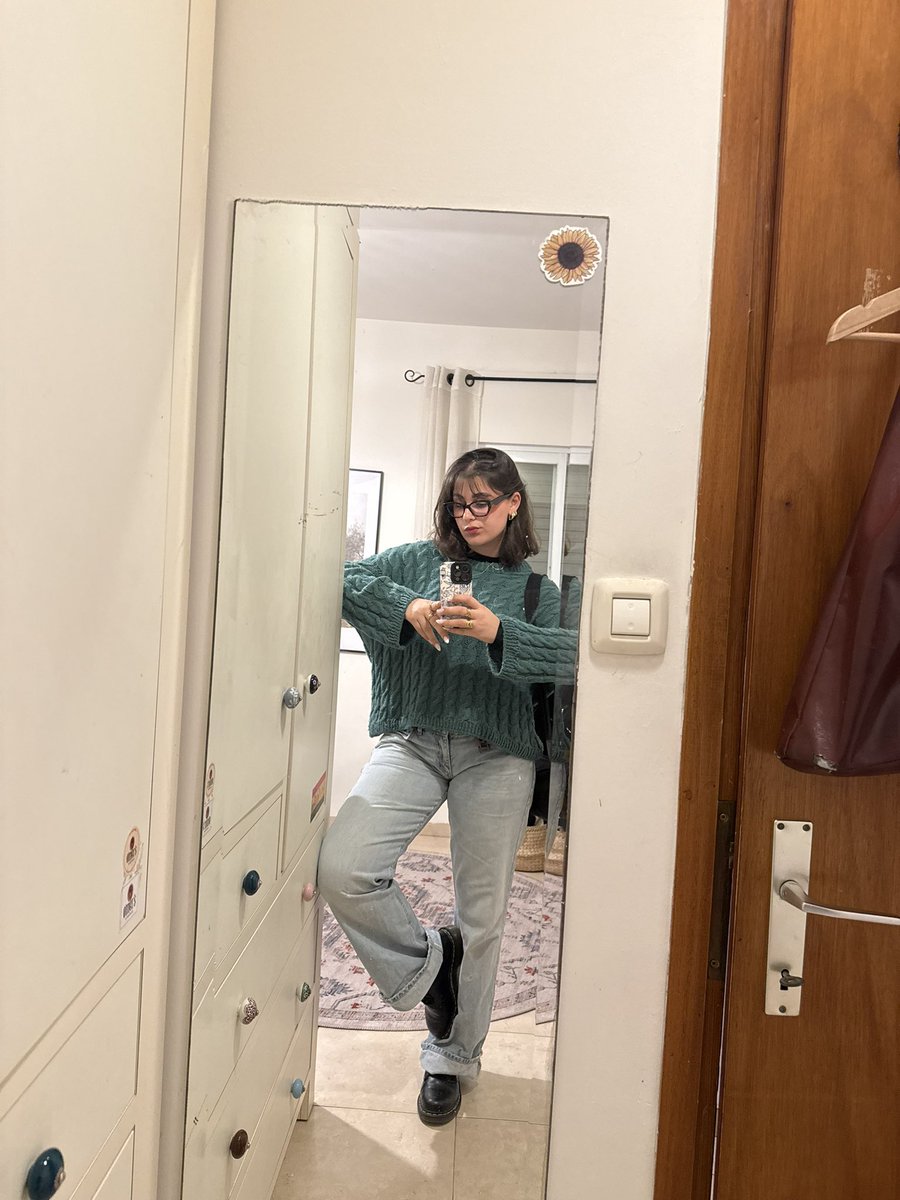 סורגת סוודרים ואז שוכחת מהם לחצי שנה בארון