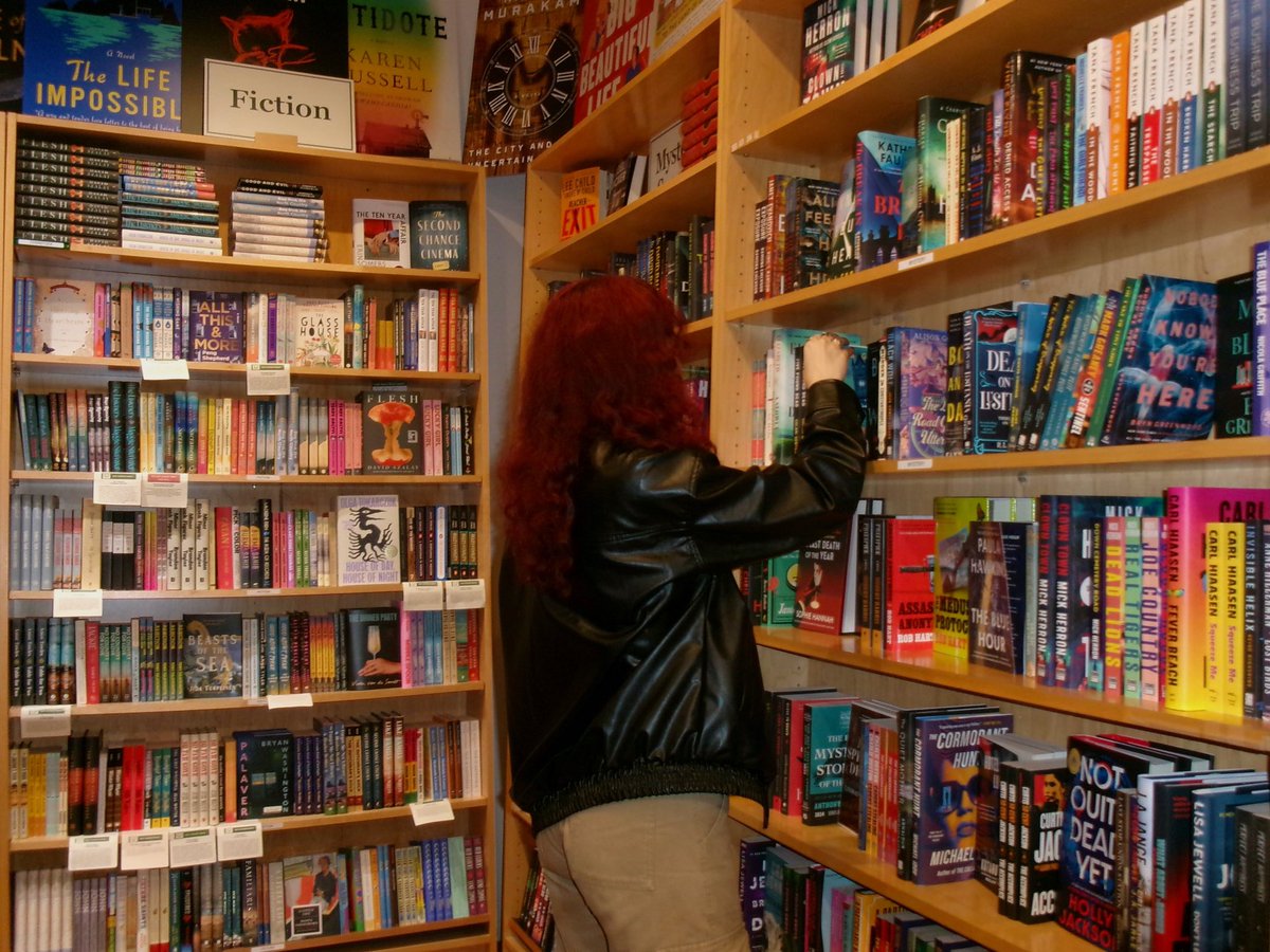 amourgranger's tweet photo. realizei meu sonho de performar na livraria hj https://t.co/OezJd8BxXO