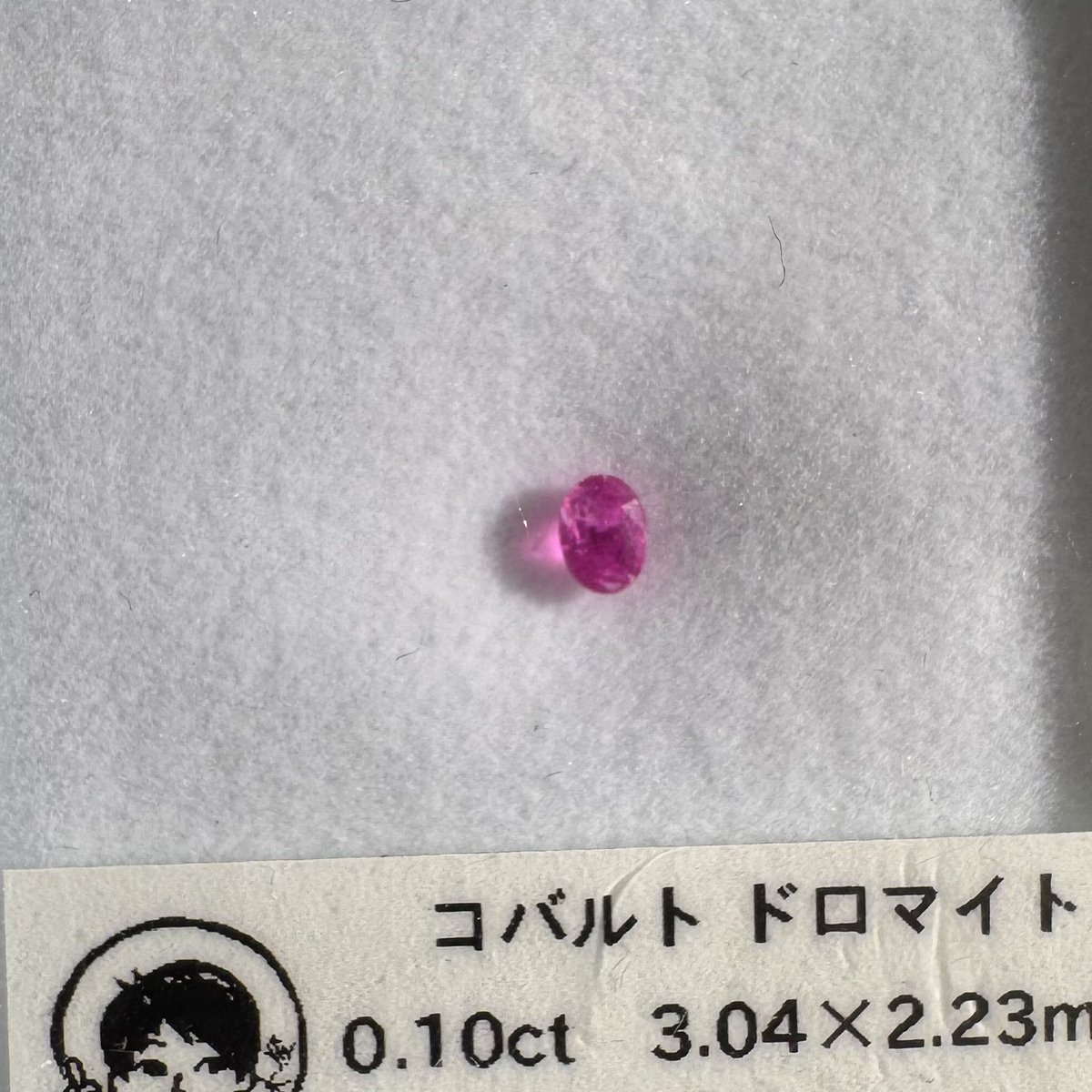 apple53moon's tweet photo. #鈴木屋 さんからルースボックスや、 #コバルトドロマイト のルースをお迎え🎶
寝て起きた朝9時過ぎにはもう届いた😳
鈴木さんと🐈‍⬛さん、魔法使ったのかと思う速さ🧙笑
パライバみたいにネオン感があるこのピンク、色の雰囲気好みだー🩷
(写真下手だけど伝わるといいな💦)
ありがとうございました✨ https://t.co/pKZkdEZH0M