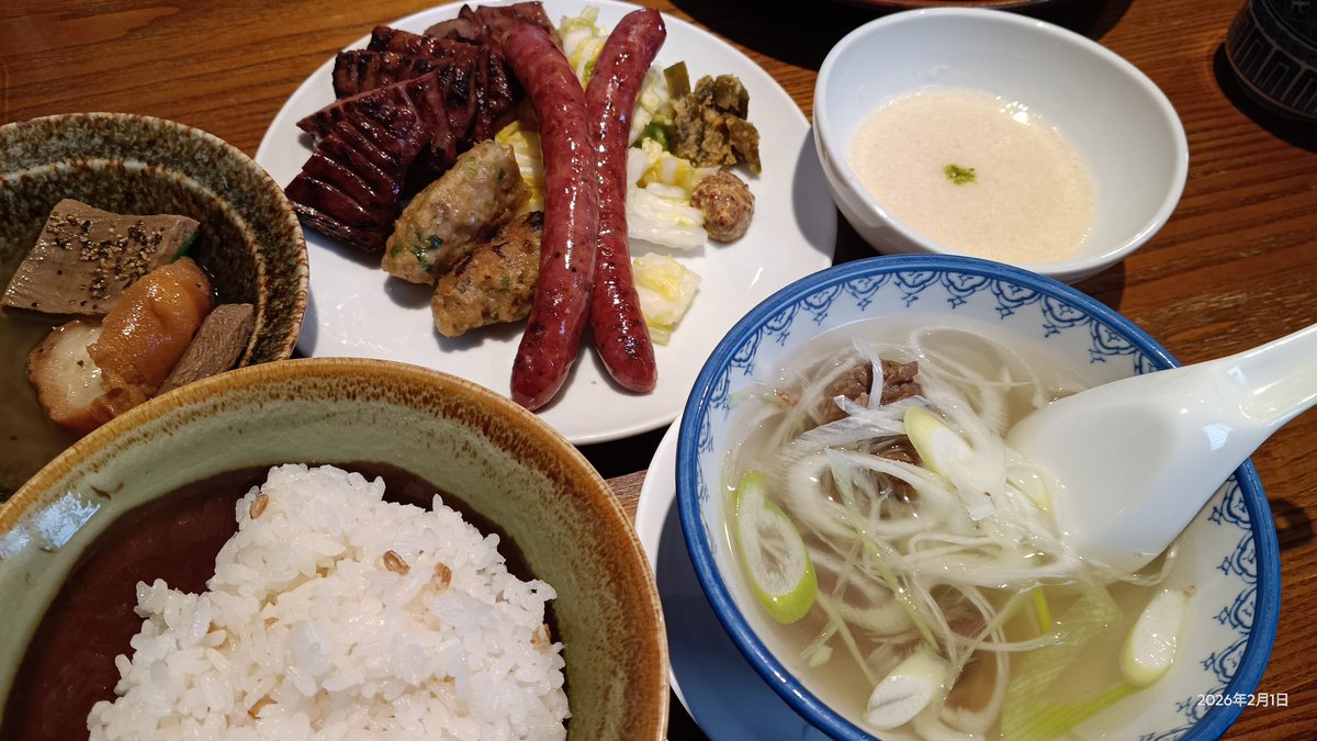 kasutoro's tweet photo. 菜乃様〜、今日は雪がちらつく宮城にビーファのコンサートを観に来ましたよ。牛タンとずんだシェイクも忘れず堪能です。IS:SUEも5月のアリーナ準備頑張ってね。＃BE_FIRRST #たんや善治郎 #IS_SUE https://t.co/mRJgwNZQBI