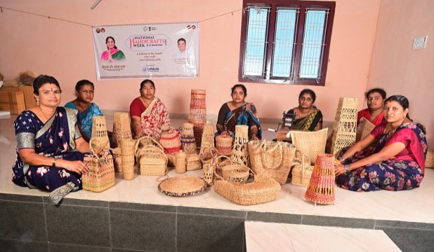 AndhraCommunity's tweet image. Women in Andhra Pradesh are converting water hyacinth into eco-friendly products, creating steady incomes while restoring local water bodies. A powerful blend of sustainability, innovation and women-led growth. 🌿✨

#AndhraPradesh #SustainableLivelihoods #EcoInnovation