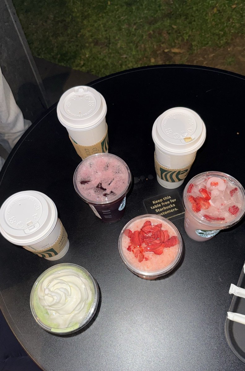 chesca 🪷 tweet media